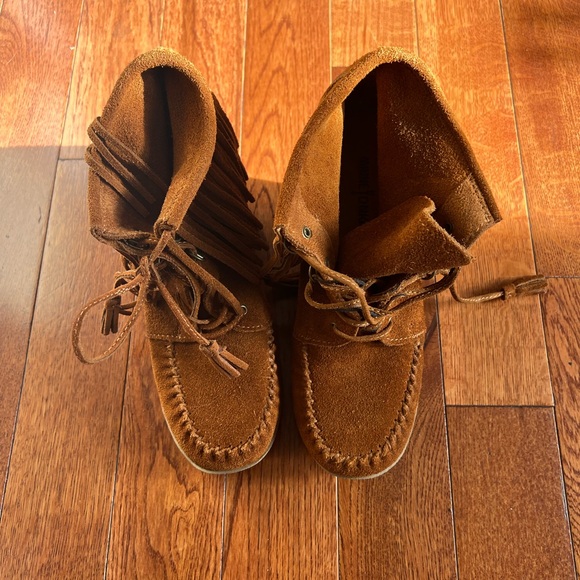 Minnetonka Suede Leather Fringe Wedge Shoe Ankle Boot Size 9 - Picture 4 of 6
